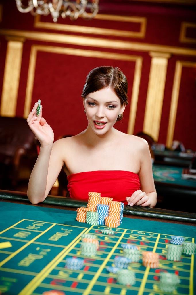 presidenslot 1 platform interface showing integrated sportsbook, live tables, and slots
