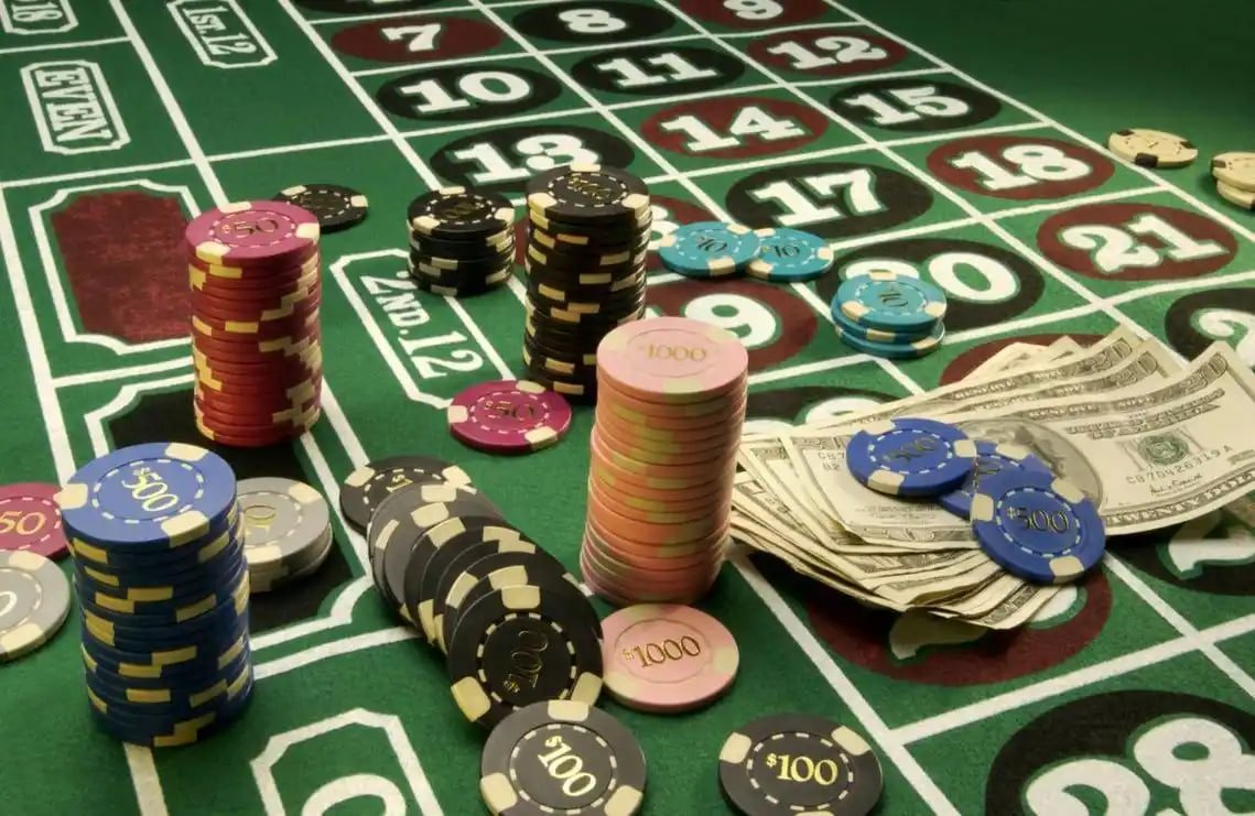 presidenslot 1 live baccarat table with dealer and multi-camera feed